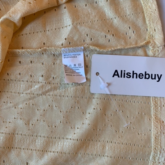 Alishebuy.Yellow stretch blouse with embroidery. Size S. Made in China. - Picture 6 of 7